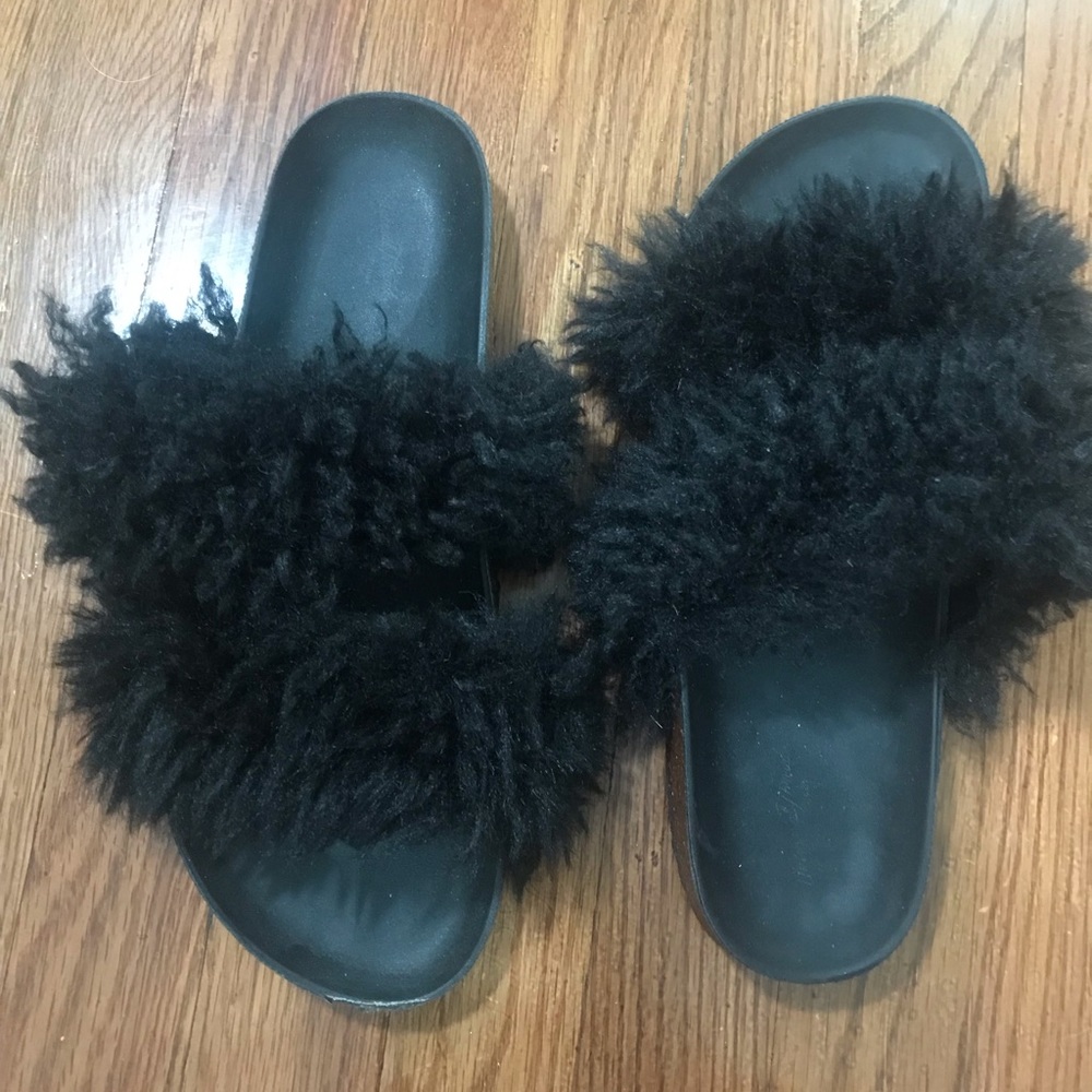 Faux fur slides